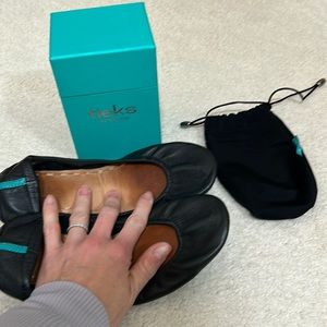 Tieks black valley flats - SZ 7